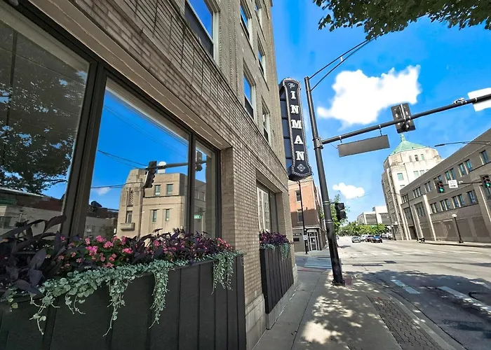 Cute + Cozy At The Inman - 207 Champaign